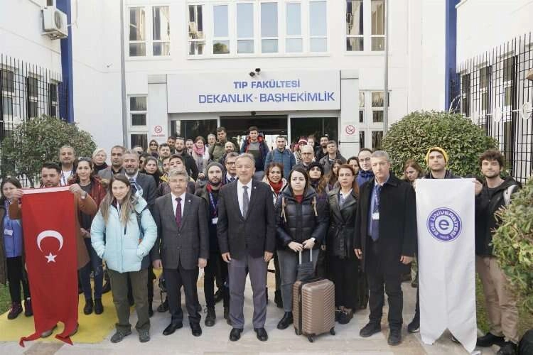 Ege Üniversitesi sağlık personeli deprem bölgesine desteğini sürdürüyor haberinin görseli