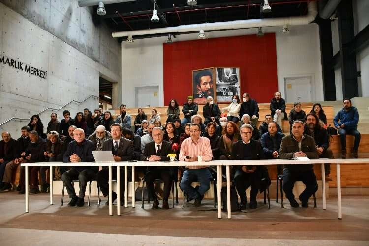 “İzmir’den giden hiçbir TIR’ımızı AFAD’a kaptırmadık” haberinin görseli