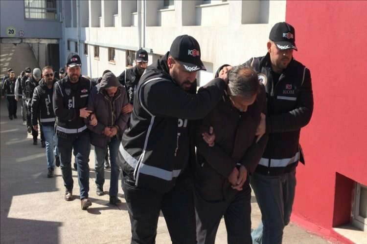 Depremlerde Adana'da yıkılan binalardaki kusurlara ilişkin 9 kişi daha yakalandı haberinin görseli