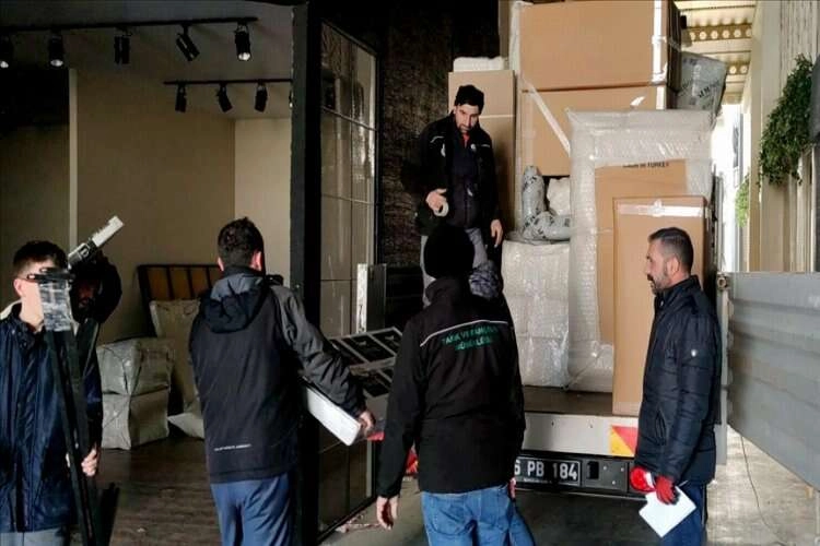 İnegöllü mobilyacılar ilçeye gelen depremzedeler için seferber oldu haberinin görseli