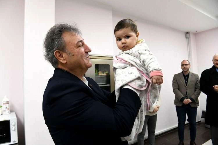 Bornova Belediyesinden depremzede çocuklarımız için oyun alanı haberinin görseli