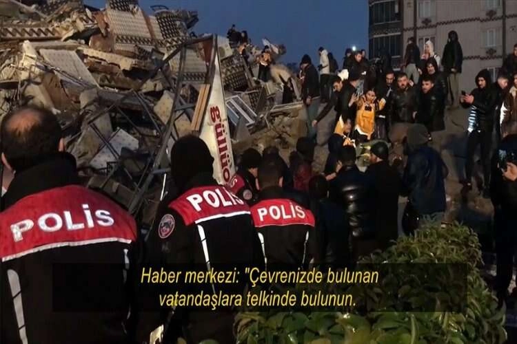 Pazarcık'ta polisin vatadaşlarımızı kurtarma ve açık alanlara yönlendirme gayreti telsiz konuşmasında haberinin görseli