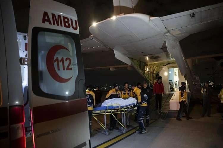 Deprem bölgesinden İstanbul'a getirilen 1374 yaralının tedavisi sürüyor haberinin görseli