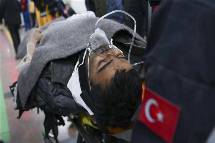 Hatay'da enkaz altında kalan iki kişi depremin 261. saatinde kurtarıldı haberinin görseli
