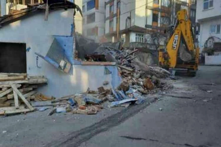 Riskli yapıların yüzde 97'si yıkıldı haberinin görseli