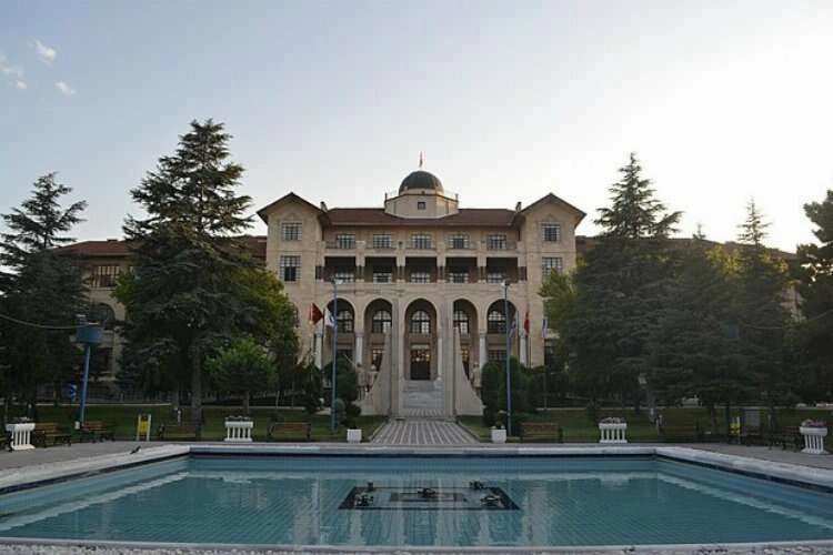Gazi Üniversitesi 289 Sözleşmeli Personel alıyor haberinin görseli