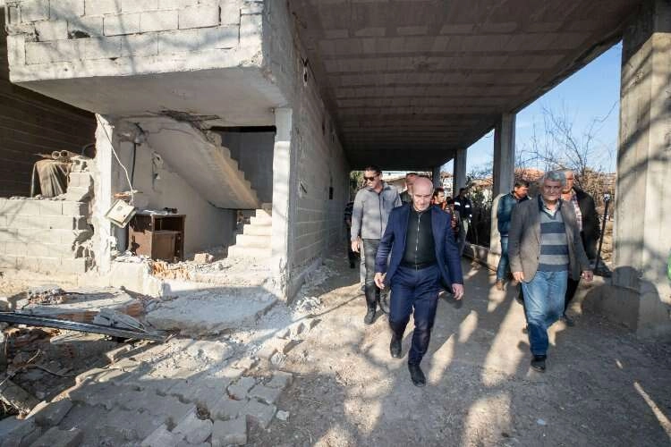 Soyer Osmaniye’de depremden etkilenen köyleri ziyaret etti haberinin görseli