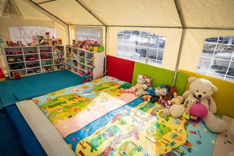 Depremzede çocukların yüzleri Masal Evi ile gülüyor haberinin görseli