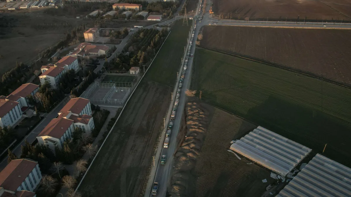 Bir şehrin enkazı işte böyle taşınıyor - 524
