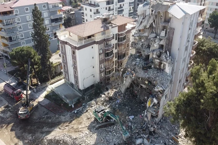 Hatay'da 6,4 büyüklüğünde deprem haberinin görseli