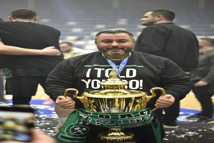 Engin Gençoğlu, Kosova Kupası’nı kaldırdı haberinin görseli