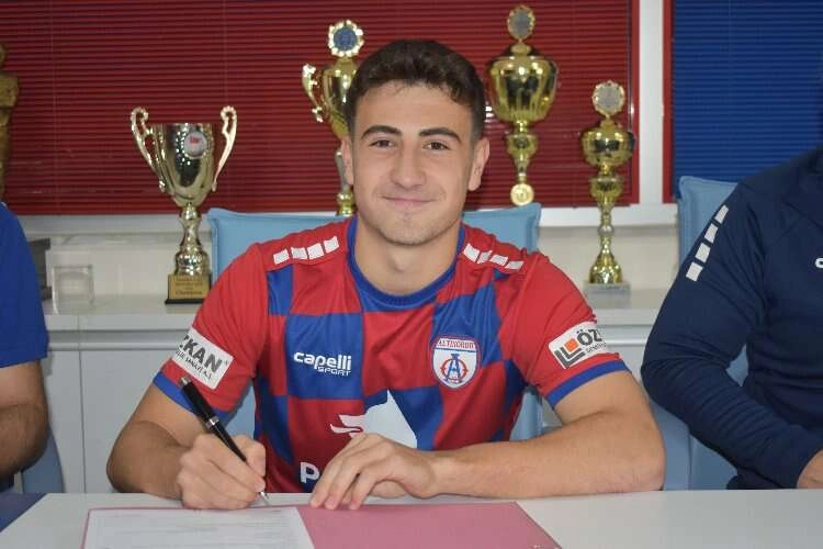 Altınordu'da Mustafa Karaman profesyonel oldu haberinin görseli