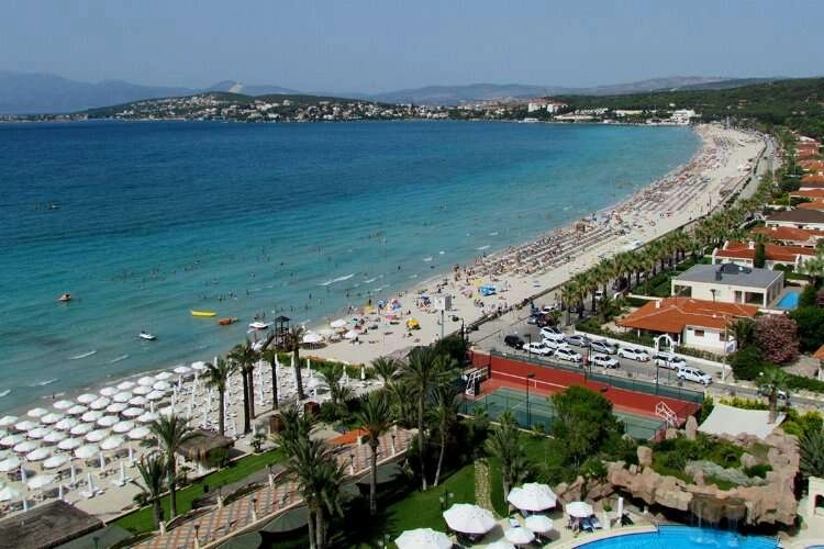 Çeşme Belediyesi'nden büyük atak: En az bin depremzede işe yerleştirilecek haberinin görseli