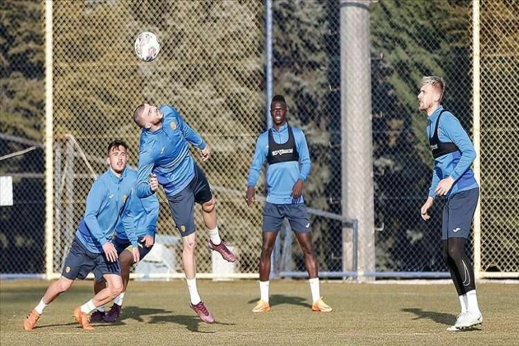 MKE Ankaragücü'nde teknik direktörlük görevine Sedat Ağçay getirildi haberinin görseli