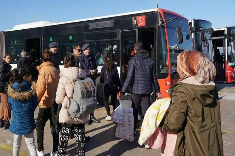 Çeşme'deki otelciler bin depremzedeye iş imkanı sağlayacak haberinin görseli
