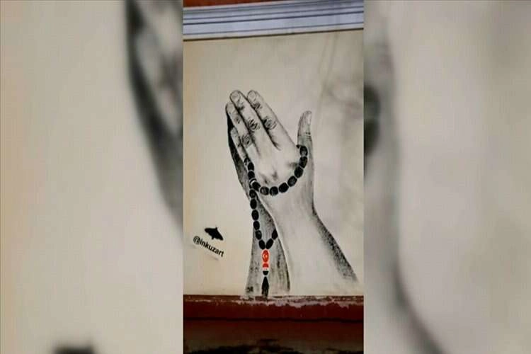 Özbek sokak ressamı duvara çizdiği resimle depremzede vatandaşların acısını paylaştı haberinin görseli