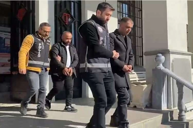 Ödemiş'te iş yerinden yağma iddiasıyla yakalanan 3 şüpheliden 2'si tutuklandı haberinin görseli
