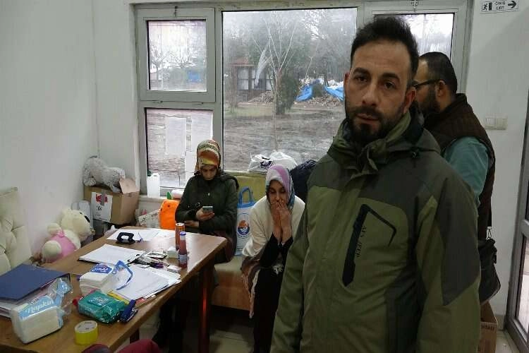 Böyle yanlışlık görülmedi: İçi altın dolu ayakkabıyı deprem bölgesine yolladılar haberinin görseli