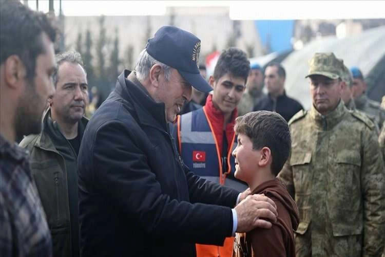 Bakan Akar'dan Mehmetçik Okulu'na ziyaret haberinin görseli