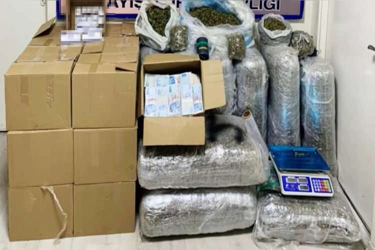 İzmir'de zehir tacirlerine geçit yok haberinin görseli