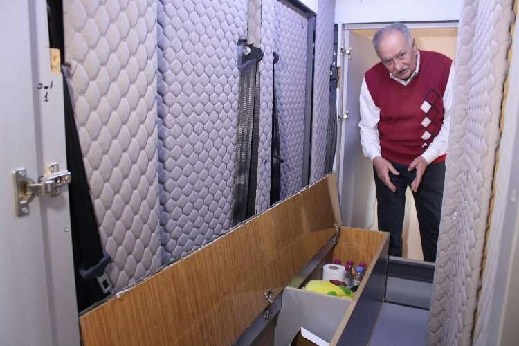 İzmir'de emekli teknisyen deprem korkusuyla 'deprem kabini' üretti haberinin görseli