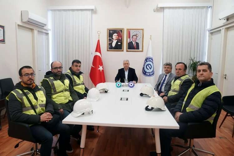 EÜ bilim ekibi deprem bölgesindeki incelemelerin ardından İzmir'e döndü haberinin görseli