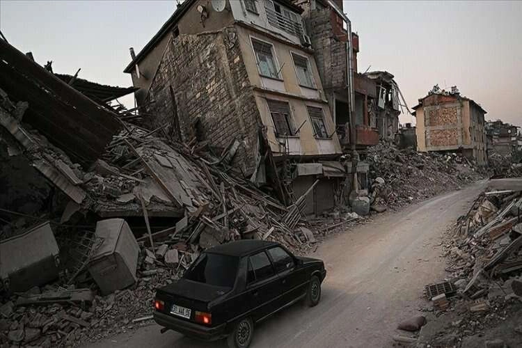 Depremden etkilenen illerdeki alacaklı idarelere ödenecek borçlar ertelendi haberinin görseli