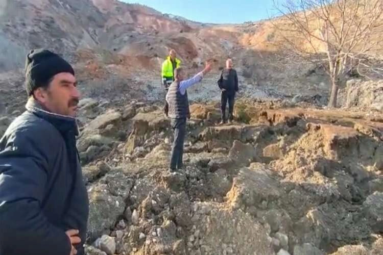 Deprem bölgesi Malatya’da heyelan, bir mezrayı yuttu haberinin görseli