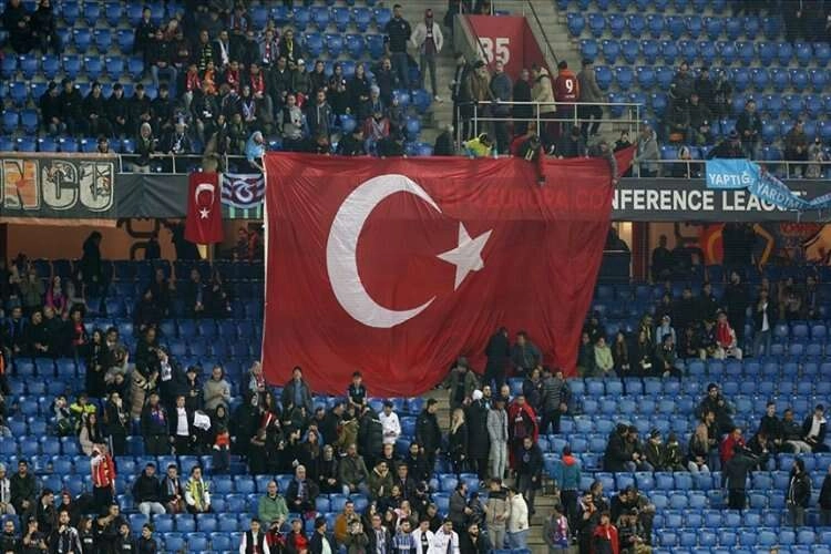 Trabzonspor'dan, İsviçre'de takımı yalnız bırakmayan 15 bin futbolsevere teşekkür haberinin görseli