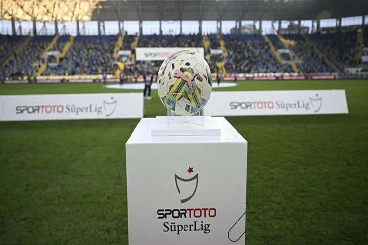 Spor Toto Süper Lig'de erteleme maçları hafta sonu oynanacak haberinin görseli