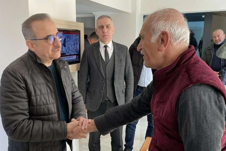 AK Parti İzmir İl Başkanı Sürekli: En çok depremzedemizi ağırlayan illerden biriyiz haberinin görseli