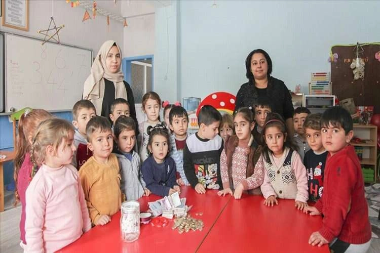 Ana sınıfı öğrencileri kumbaralarındaki parayı bağışladı haberinin görseli