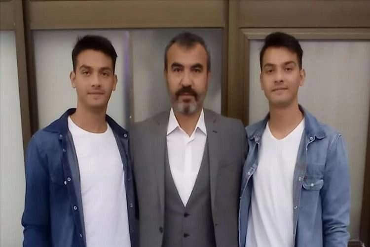 İkizler Alican ve Emrecan depremde el ele yaşama veda etti haberinin görseli