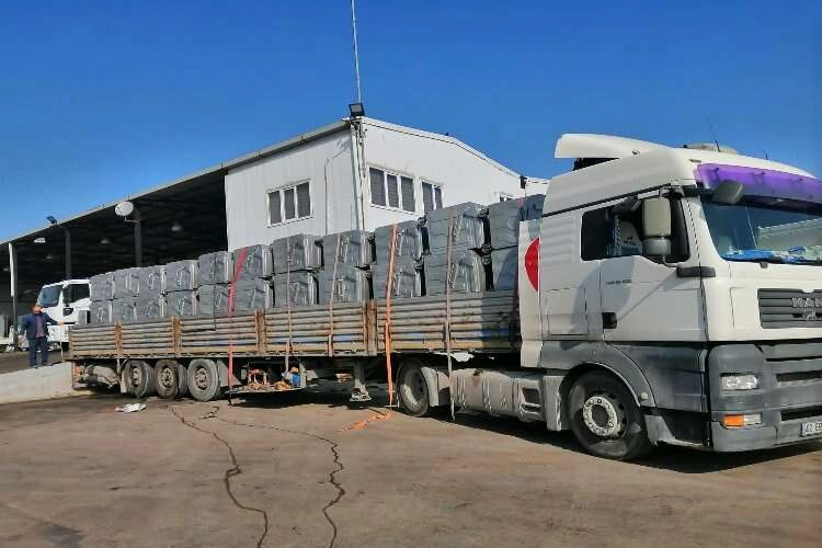 Karabağlar Belediyesi'nin afet bölgesine destekleri sürüyor haberinin görseli