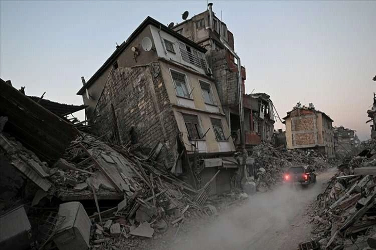 AFAD: Kahramanmaraş merkezli depremlerin ardından 9 bin 470 artçı sarsıntı kaydedildi haberinin görseli