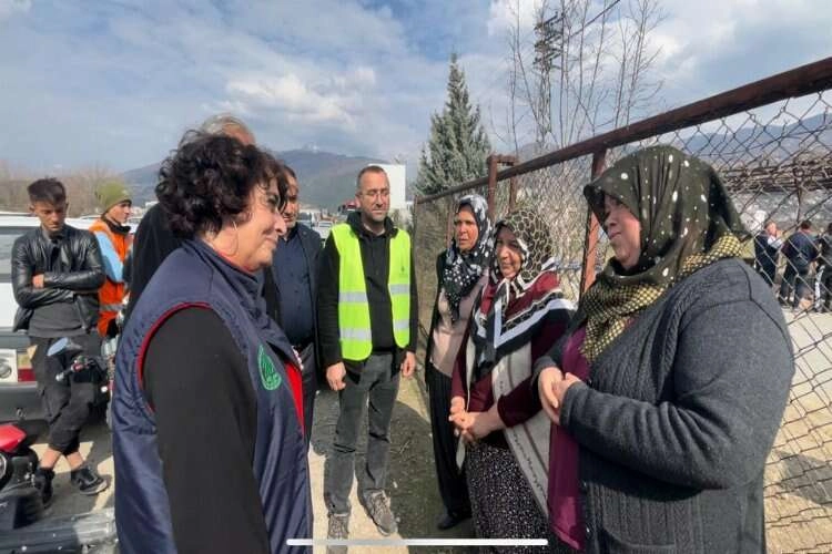 Neptün Soyer depremzede üreticilerle görüştü haberinin görseli