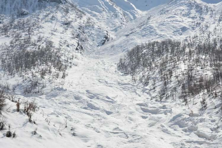 Havalar ısındı, çığlar düştü