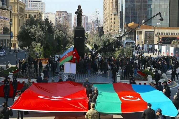 Azerbaycan'da Hocalı Katliamı kurbanları anılıyor haberinin görseli
