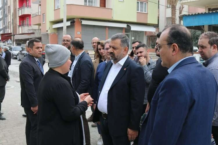CHP İzmir dayanışma için deprem bölgesinde haberinin görseli