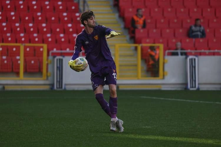 Göztepe kalecisi Arda Özçimen güven veriyor haberinin görseli