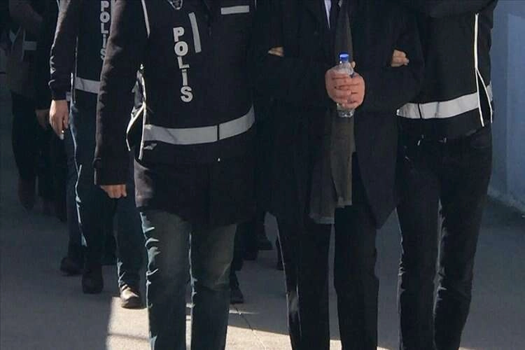 Balıkesir'de dolandırıcılık yapan 5 şüpheli tutuklandı haberinin görseli
