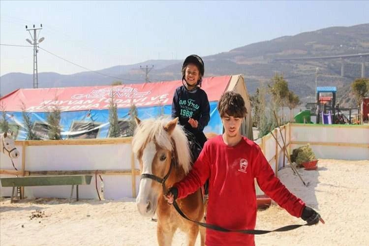 Gaziantep'te çocuklara atlı terapi haberinin görseli