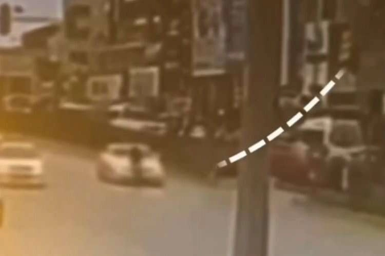 Cumhurbaşkanı Erdoğan'ın avukatının annesi İzmir'de korkunç kazada hayatını kaybetti haberinin görseli