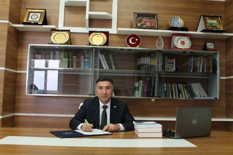 Rektör Demir Depremin Ardından Batman Üniversitesinde Yapılan Çalışmaları TRT GAP Radyosunda Anlattı haberinin görseli