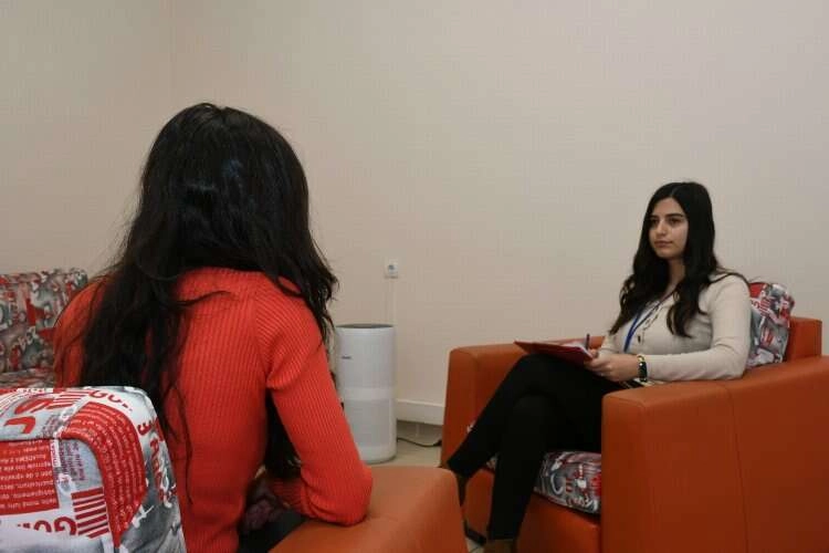 Karabağlar Belediyesi'nden vatandaşlara yüz yüze psikolojik destek haberinin görseli