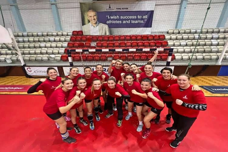 Hentbol Kadınlar Süper Ligi’nde zirve yarışı yarın başlıyor haberinin görseli