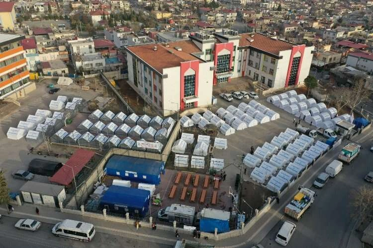 Konak Belediyesi'nin çadır kentinde yaşam başladı haberinin görseli