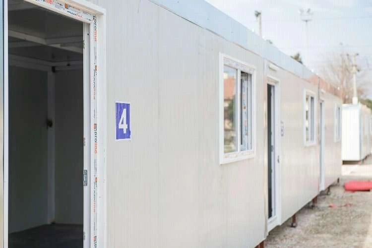 İzmir Büyükşehir'in konteyner kent mesaisi devam ediyor haberinin görseli