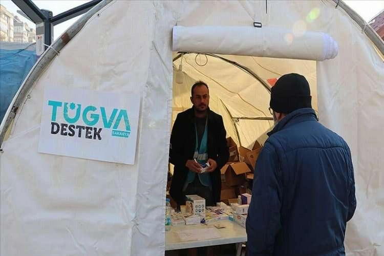 TÜGVA deprem bölgesinde yaraları sarmaya devam ediyor haberinin görseli