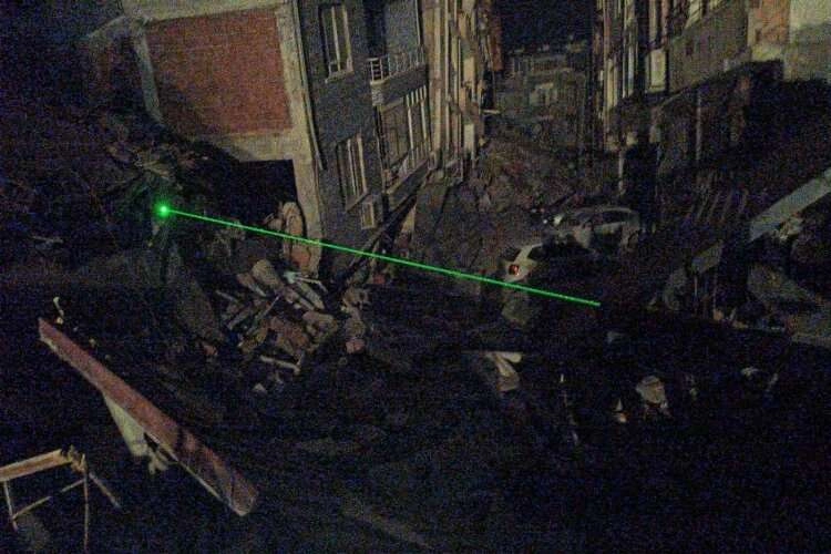Enkaz altındaki vatandaşlar böyle tespit edildi haberinin görseli